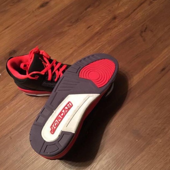 Air Jordan crimson 3s main image 4